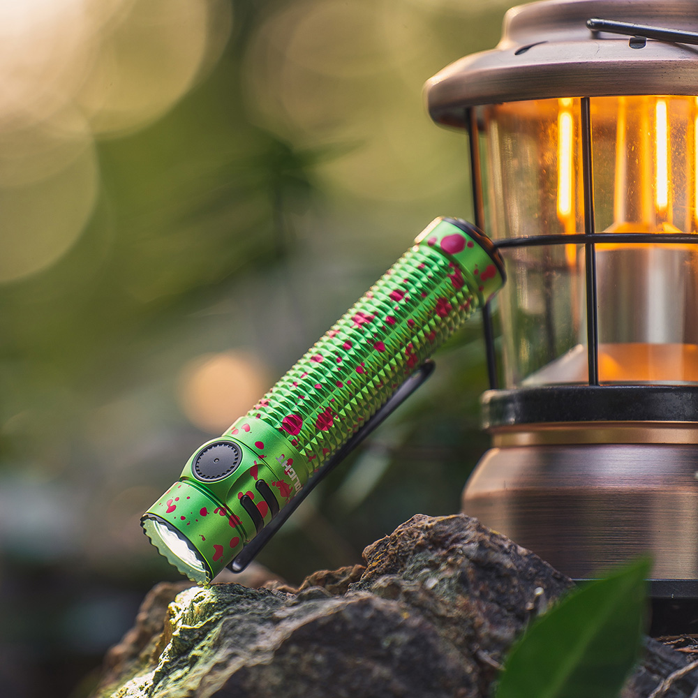 OLIGHT WARRIOR MINI 3 【Zombie Green 限量僵屍綠】1750流明 240米 戰術手電筒 一鍵高亮 18650 USB